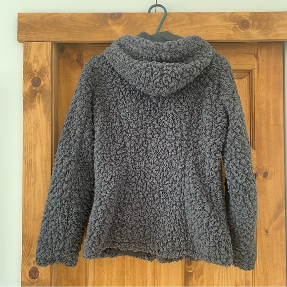 NWOT Go Coco super fun and fluffy grey toggle jacket size Small - Picture 7 of 14